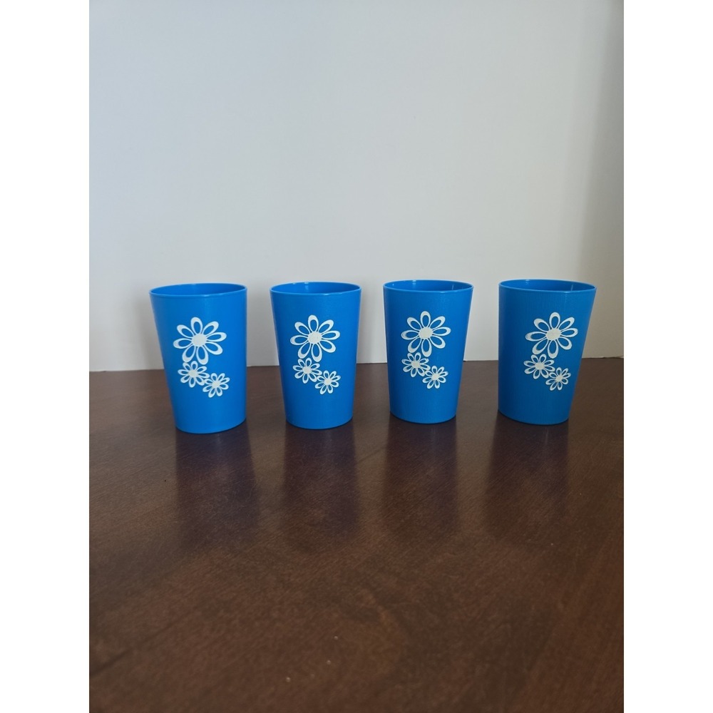 Vintage Blue Daisy Plastic Tumblers Set of 4 USA Retro Mod MCM Style‎ Cups